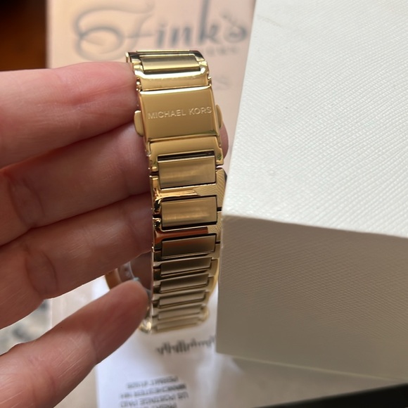 MICHAEL KORS WATCH AUTHENTIC GOLD NEW BATTERY - Picture 5 of 9